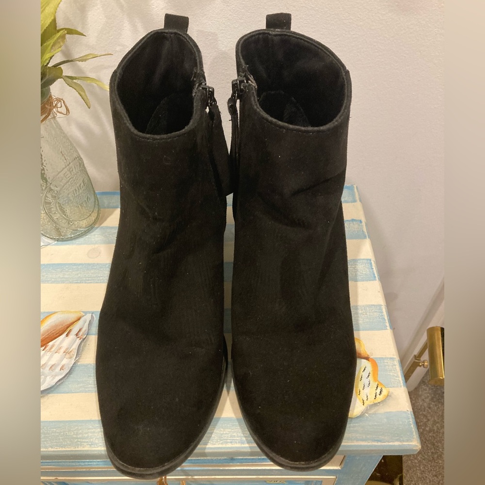 👙Old Navy Oregon Trail Black Faux Suede Mid Ankle Boots Size 9 👙